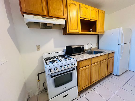 5th image of 39-69 47th St #2Z