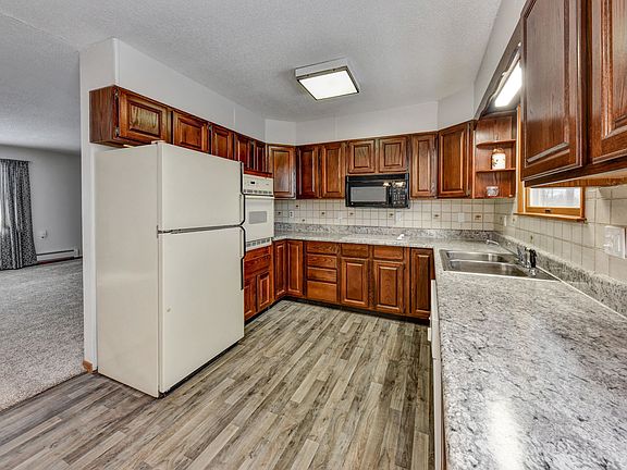 5th image of 910 Woodward Ave