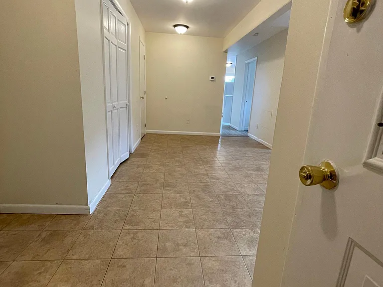 80 Main St #5 — Photo 4