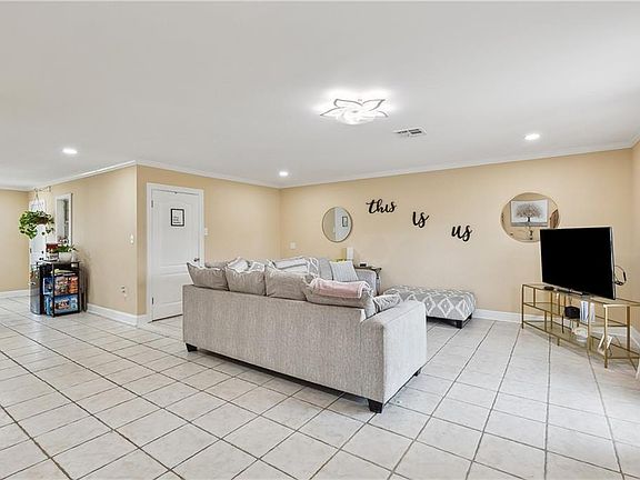 2nd image of 5013 Warwick Dr