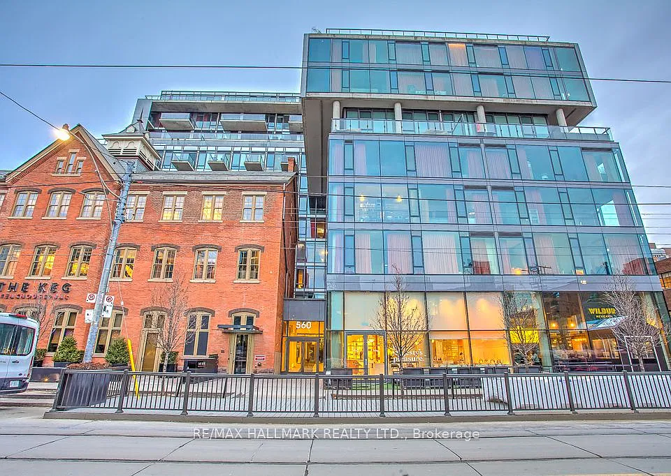 560 King St W #419