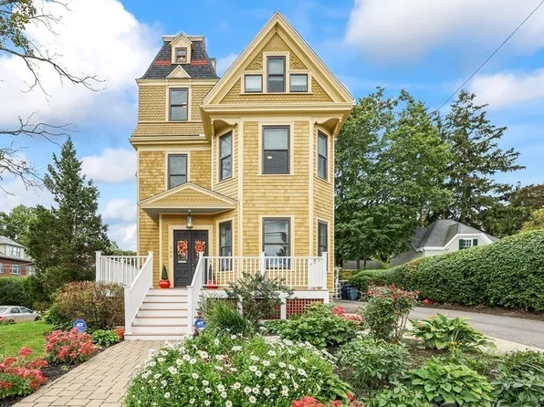 102 Anawan Ave, West Roxbury, MA 02132
