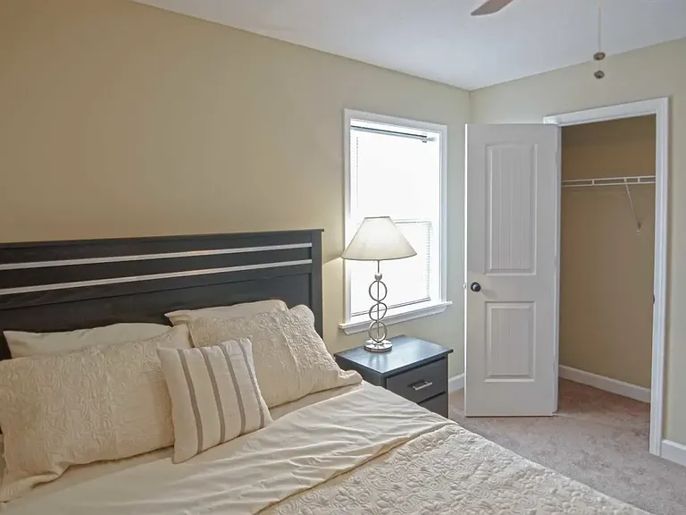 Jackson West Apartments — Photo 9