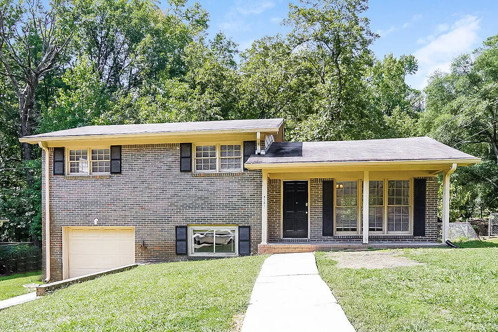 3 bed, 1.0 bath, 1464 sqft, $1,435 — Photo 1