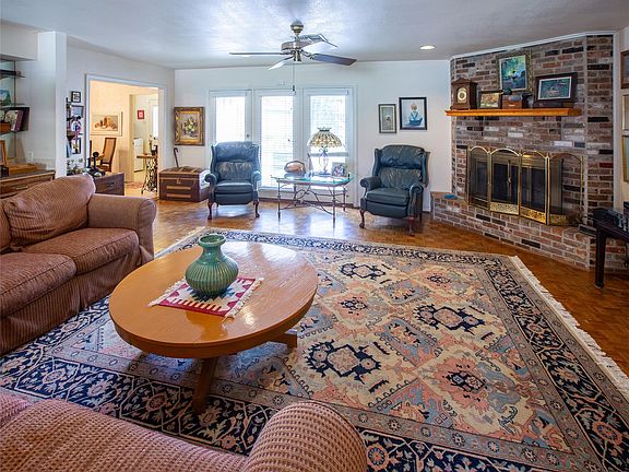 5th image of 7918 Fairdale Ln