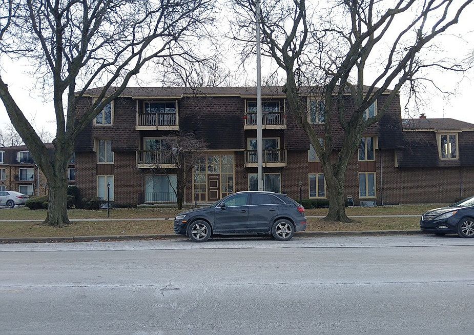 1st image of 5721 W 103rd St APT 202