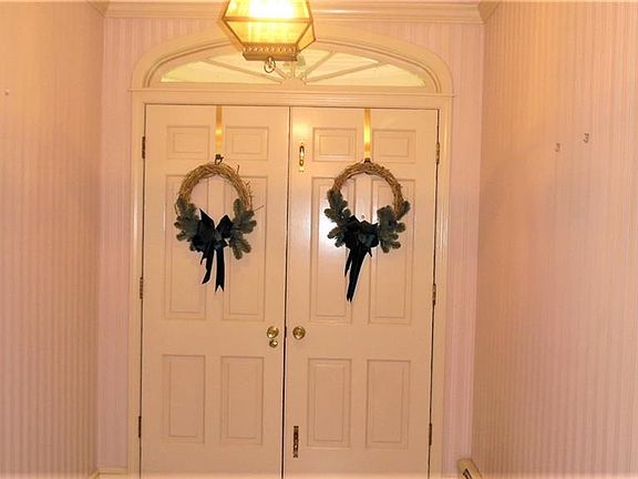 2nd image of 275 Park Ave