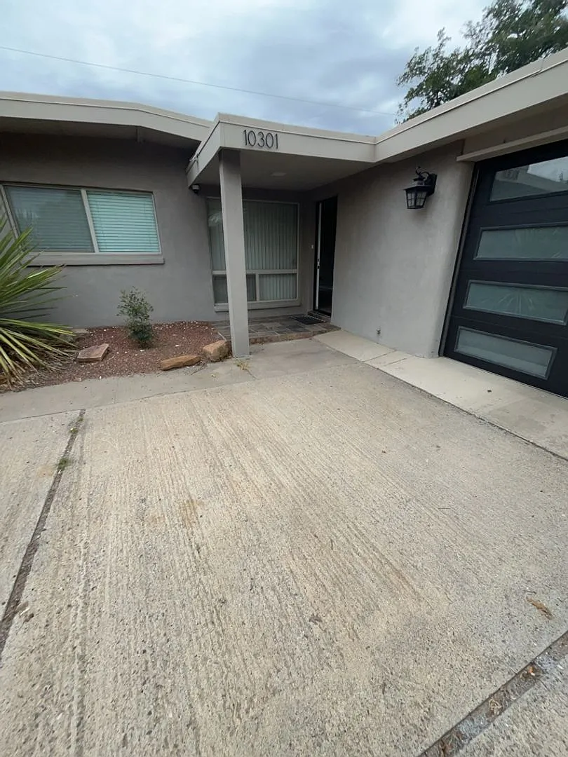 4 Bedroom, 2 Bathroom Home! Schedule a Showing! — Photo 1