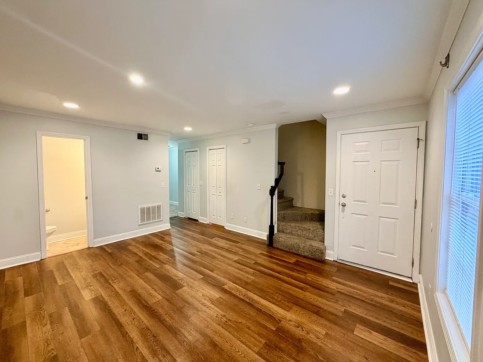 2 bed, 2.5 bath, 1100 sqft, $1,295 — Photo 2