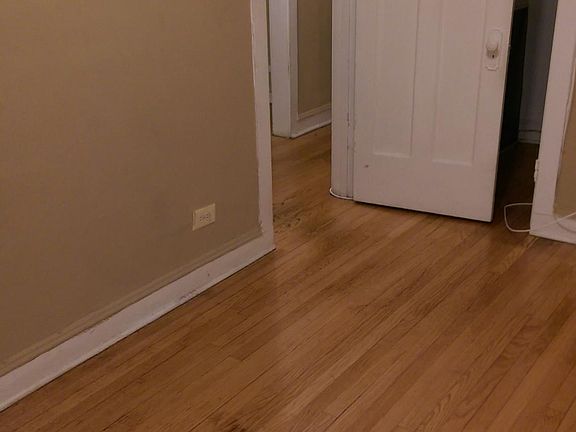 4th image of 831 W Cornelia Ave APT 2E