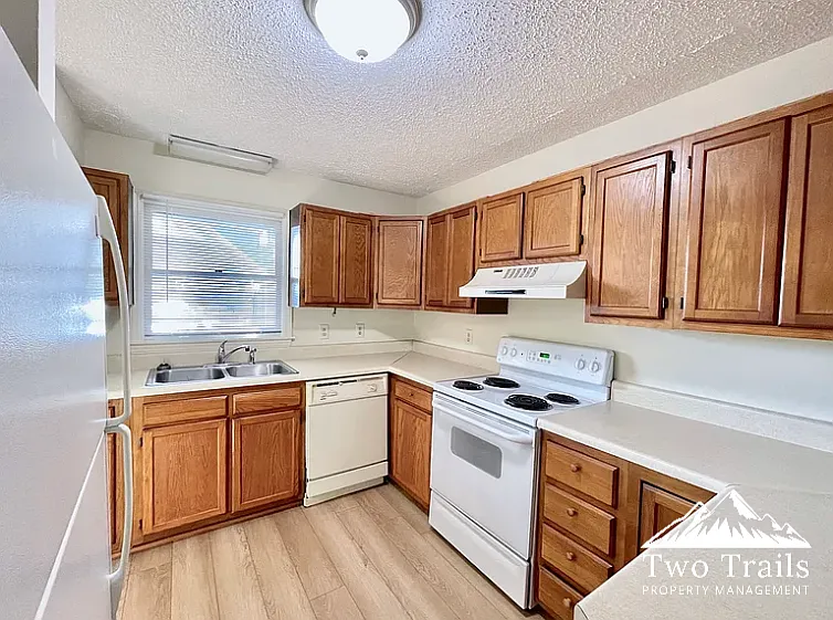2 bed, 974 sqft, $1,400 — Photo 2