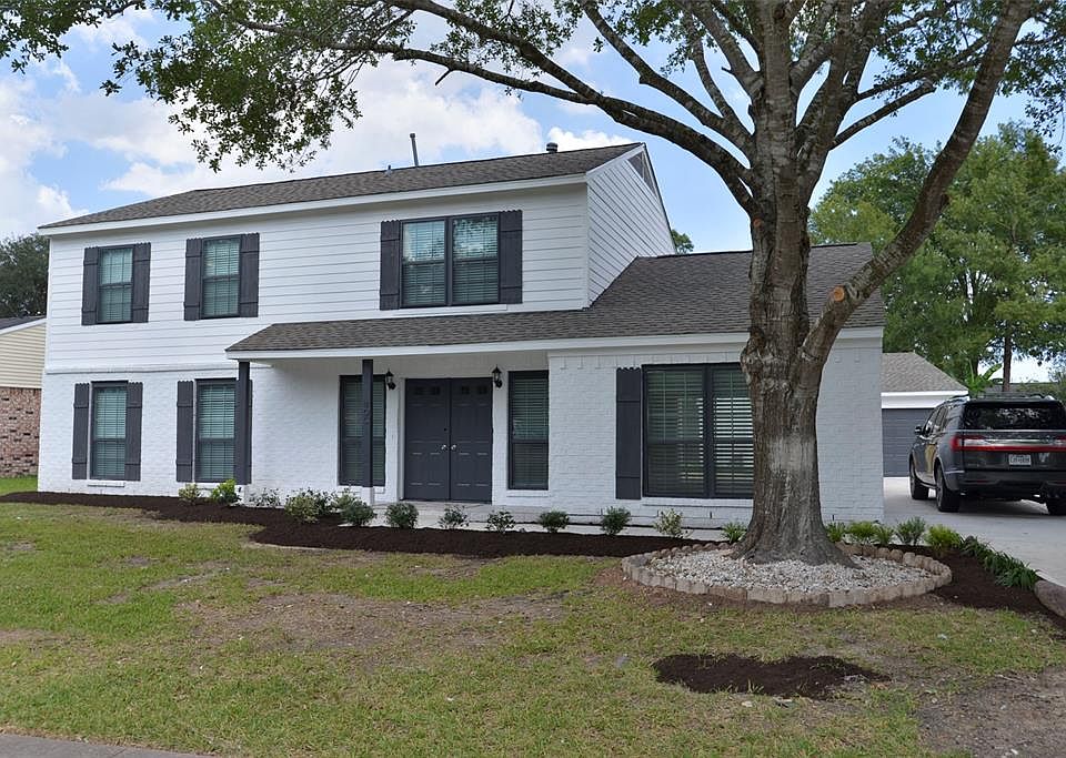 1st image of 403 Gleneagles Dr