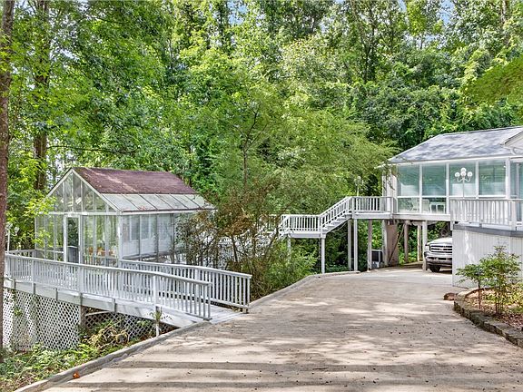 3rd image of 125 Andrews Mill Rd