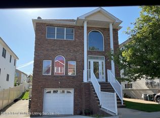 34 Opal Ln, Staten Island, NY 10309