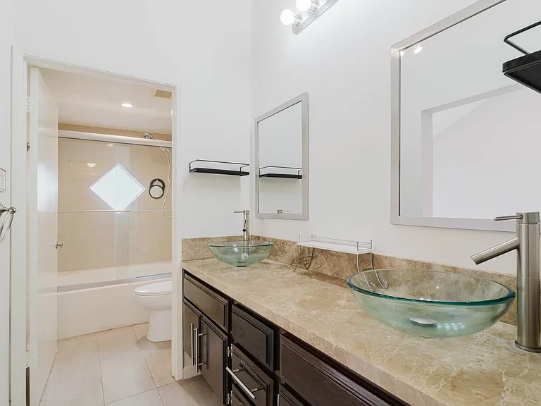6301 Honolulu Ave #50 — Photo 31