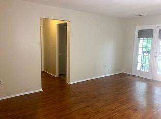 211 Green Hollow Dr, Iselin, NJ 08830