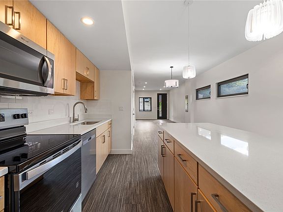 2nd image of 4826 Chatsworth Ave
