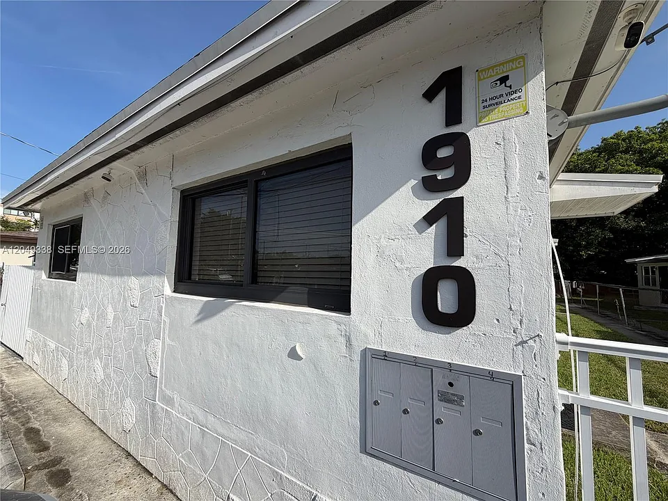 1910 NW 31st St #2