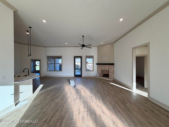 3rd image of 134 Palace Xing