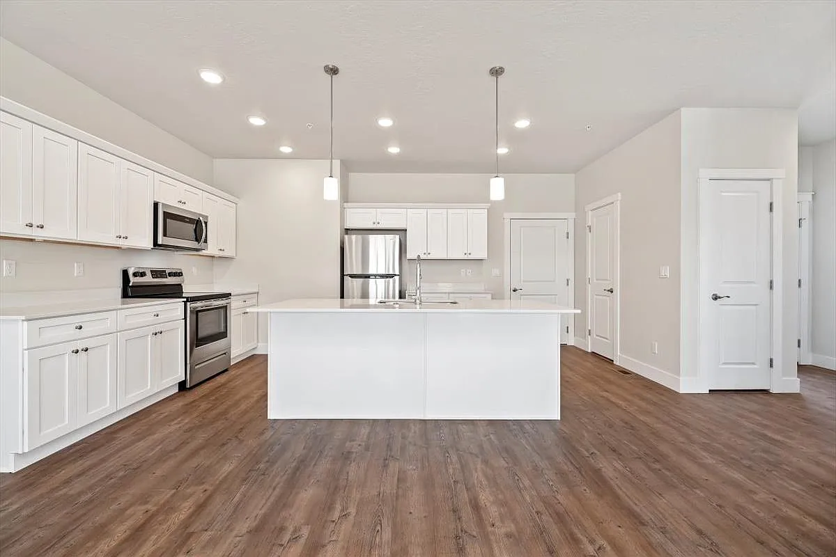 Ascent Townhomes — Photo 4