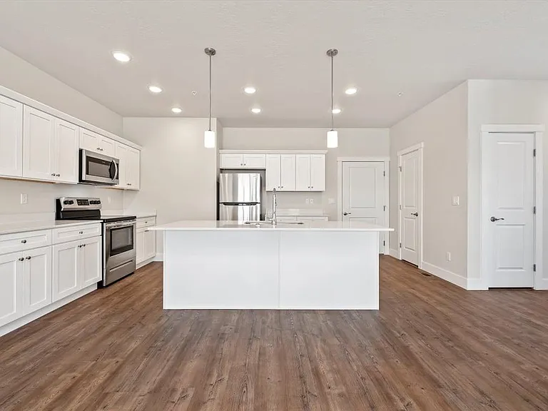 Ascent Townhomes — Photo 4