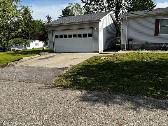4th image of 2218 Brent St #63