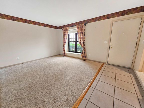 2nd image of 2536 Chalk Farm Rd N