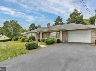 5682 York Rd, Spring Grove, PA 17362