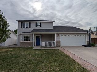 30 Roundhouse St, Montrose, CO 81401