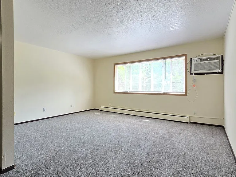 904 Thomas Ave NE — Photo 3