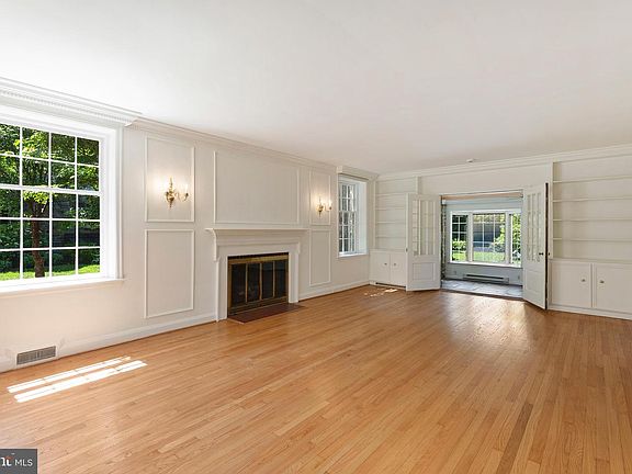5th image of 602 Stoneleigh Rd