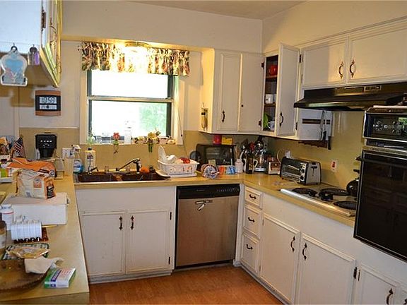 3rd image of 15502 Shanghai St