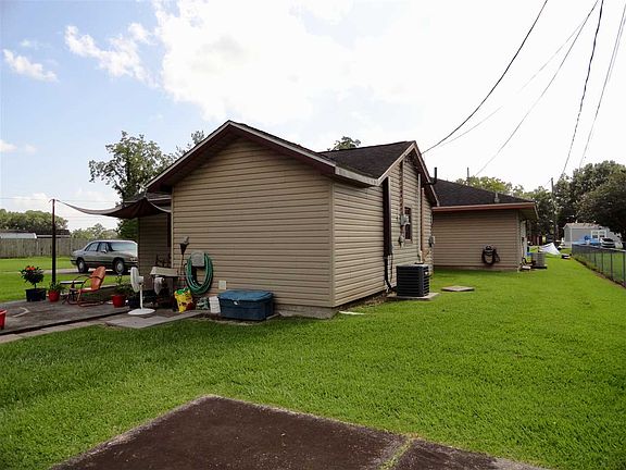 3rd image of 1833 Himalaya Ave