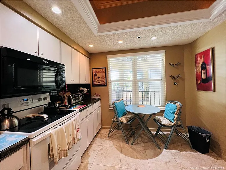 221 NE Plantation Rd #215 — Photo 45