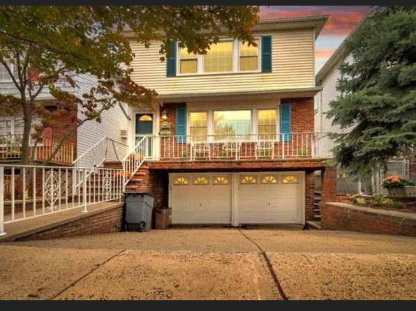 7 Country Village Court image 1 of 15