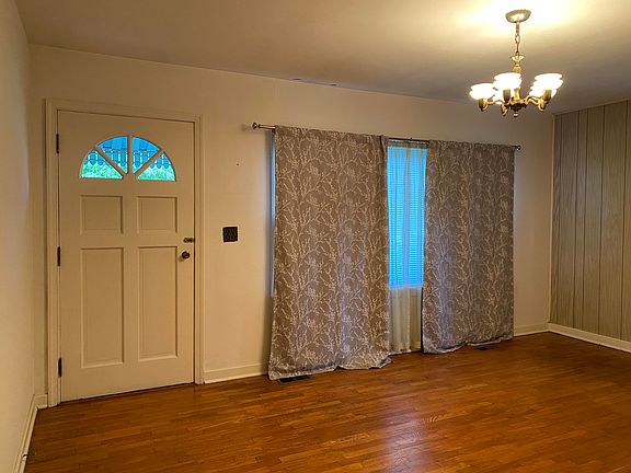 2nd image of 2401 Smithland Ln