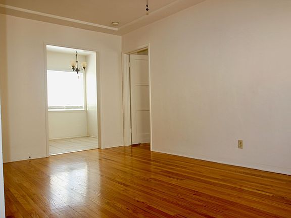 5th image of 634 E Magnolia Blvd #5
