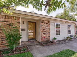 321 Hillside Ct, Burleson, TX 76028