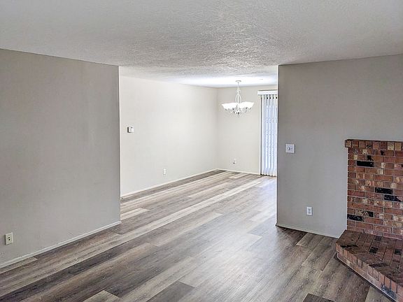5th image of 4363 Sylvia Ct SE