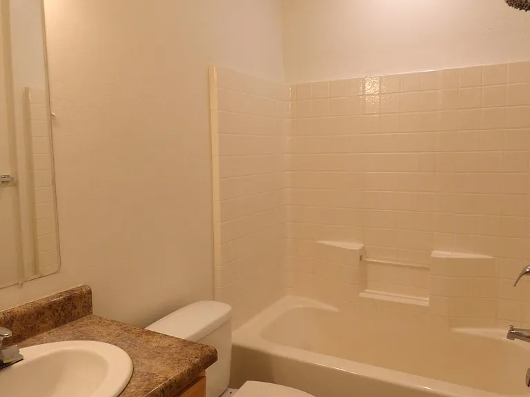 1077 N Riverside Dr #1 — Photo 13