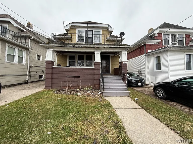 733 Lasalle Ave — Photo 2