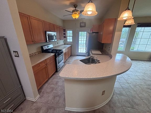 5th image of 66 Witherspoon Ct
