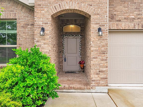 2nd image of 1008 Napier Way