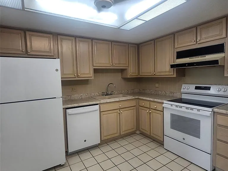 675 S Gulfview Blvd #606 — Photo 18