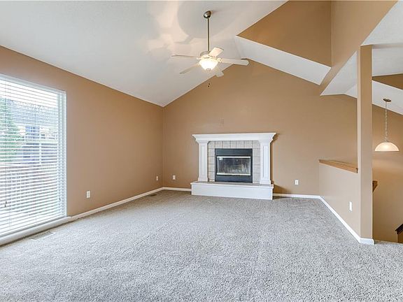3rd image of 15123 Kelly Dr