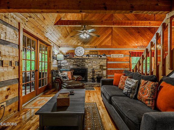 4th image of 2323 Summer Ln