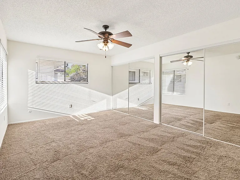 450 W Vermont Ave — Photo 23
