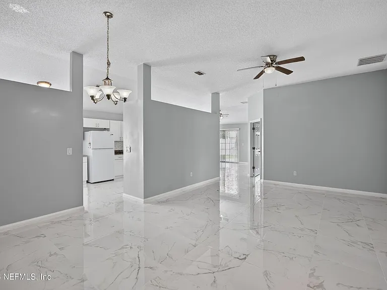 490 Hillside Dr — Photo 6