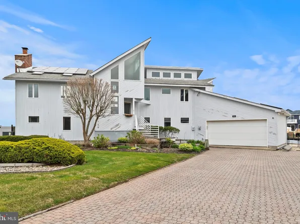 930 Pelican Dr, Lanoka Harbor, NJ 08734
