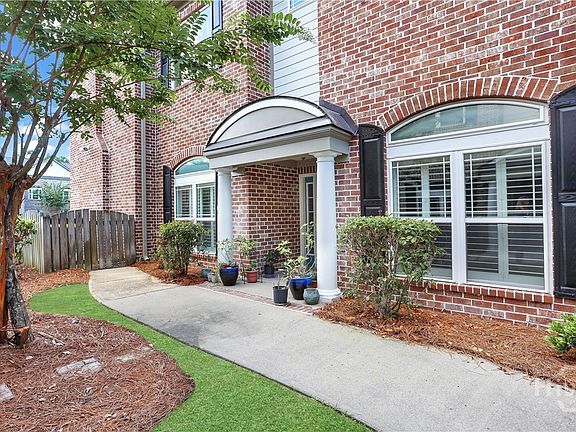 3rd image of 1101 River Oaks Drive